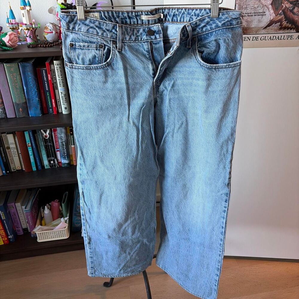 Levi's Low Loose Light Wash Jeans Size 31